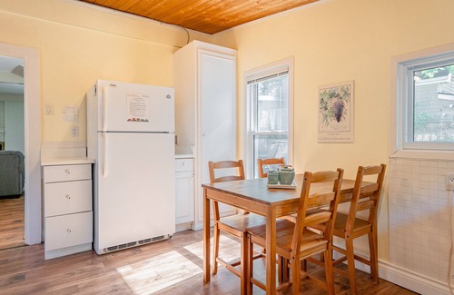 Historic Old Town House | Dreamweaver Cottage is Dog Friendly! Steps from Lake Ontario