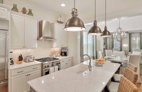 Watercolor House | Dreamy 5BR WaterColor Retreat, Beach Club Passes, Golf Cart, Bikes, Dragonfly Pool 2 Blocks Nearby!