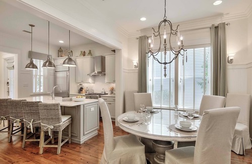 Watercolor House | Dreamy 5BR WaterColor Retreat, Beach Club Passes, Golf Cart, Bikes, Dragonfly Pool 2 Blocks Nearby!
