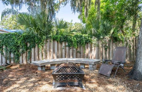 Central Sarasota Apartment | Dreamy Bay Apartment 2bed 1bath with full kitchen and laundry