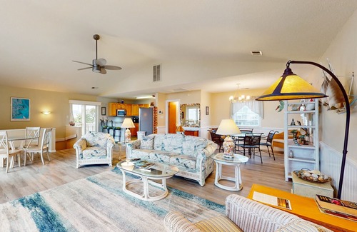 Frisco House | Dreamy dog-friendly getaway with ocean views, beach access, fast WiFi, and deck