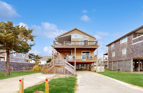 Frisco House | Dreamy dog-friendly getaway with ocean views, beach access, fast WiFi, and deck