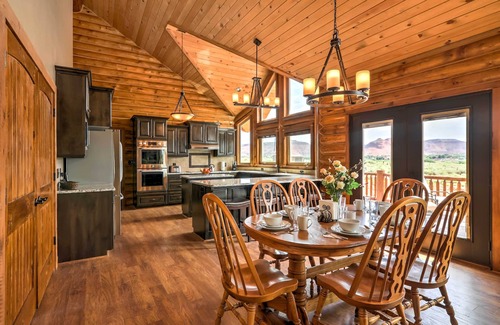 Kanab Cabin | Dreamy Kanab Cabin w/Hot Tub & Panoramic Views!