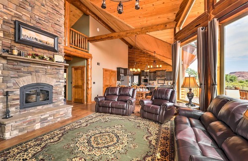 Kanab Cabin | Dreamy Kanab Cabin w/Hot Tub & Panoramic Views!