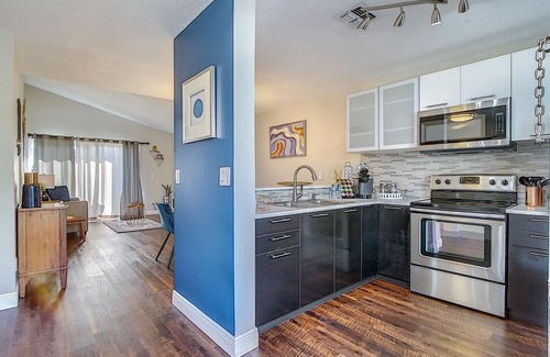 Ventura Condo | Dreamy Mid century close to downtown/airport MCO