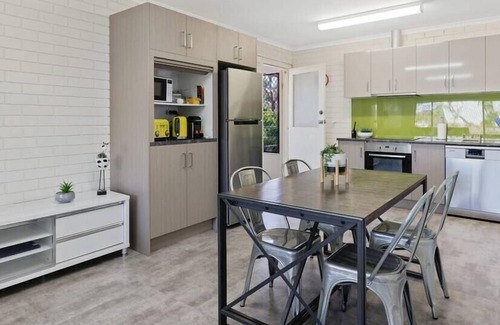 Rhyll Apartment | Dreamy Nature Getaway