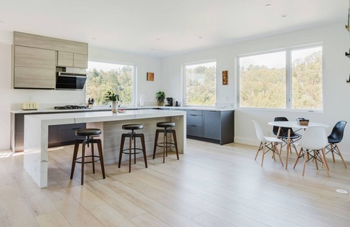 Piedmont Pines Apartment | Dreamy Oakland 3BR w/Parking, A/C & W/D, by Blueground