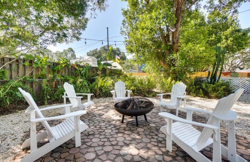 Palm Harbor House | Dreamy Palm Harbor Cottage, Steps to Crystal Beach