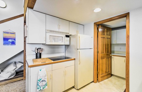 Potlatch Apartment | Dreamy Waterfront Studio w/Hood Canal Views