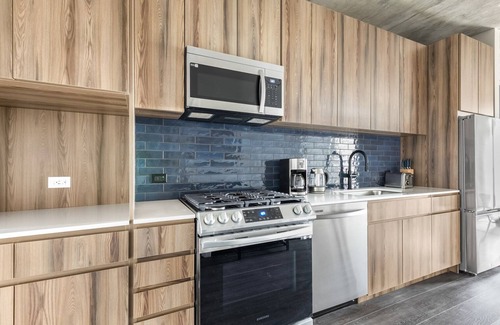 Near West Side Apartment | Dreamy West Loop 1BR w/Rooftop & Dog Wash, nr L, by Blueground