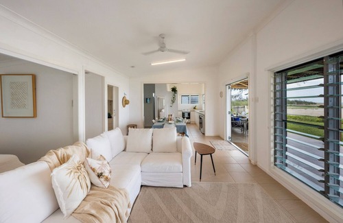 Brooms Head Apartment | Driftaway- Absolute Beachfront LJ Hooker Yamba