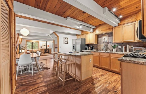 Tahoe Pines Cabin | Drifthaus | Firepit, Fireplace & BBQ!
