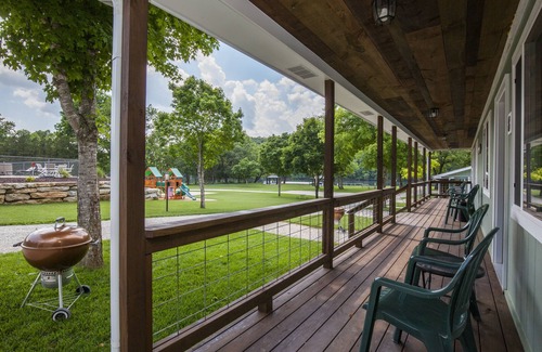 Branson Cabin | Driftwater Resort Cabin #8 with Lake Taneycomo Access & Pool!