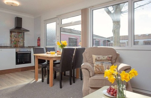 Dawlish Warren Ski Chalet | Driftwood, 2 Bedroom Chalet on the 4* Welcome Holiday Park, Dawlish Warren