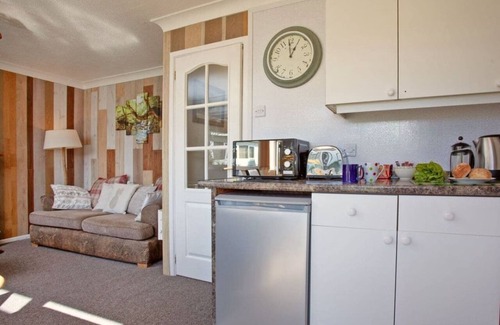 Dawlish Warren Ski Chalet | Driftwood, 2 Bedroom Chalet on the 4* Welcome Holiday Park, Dawlish Warren