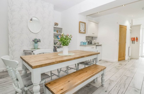 Barrow-in-Furness Cottage | Driftwood, 23 Roa Island