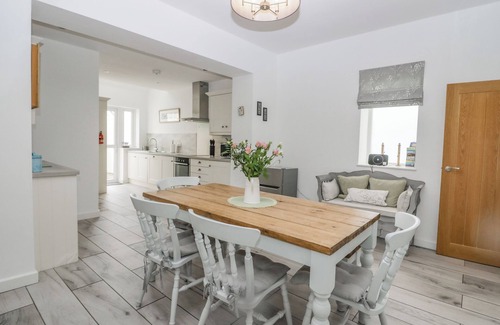 Barrow-in-Furness Cottage | Driftwood, 23 Roa Island