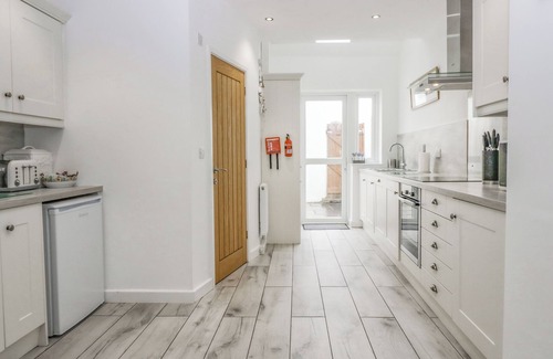 Barrow-in-Furness Cottage | Driftwood, 23 Roa Island