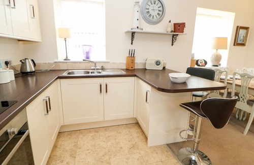 Amble Apartment | DRIFTWOOD APARTMENT, family friendly, with a garden in Amble