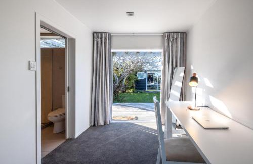 Blackpool Villa | Driftwood Beach House with Spa Pool - Absolute Beachfront!