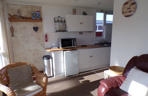 Heacham Ski Chalet | Driftwood Cabin near Heacham Beach, Coastal Chalet, Free Parking