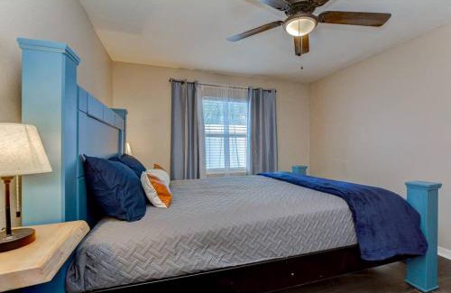 Tampa Apartment | Driftwood Castle Urban Oasis with Firepit near Convention Center and Amalie Arena, Room for 6