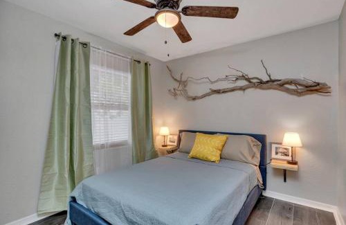 Tampa Apartment | Driftwood Castle Urban Oasis with Firepit near Convention Center and Amalie Arena, Room for 6