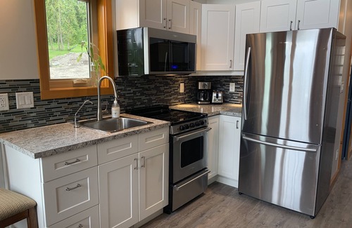 Sorrento Ski Chalet | Driftwood Chalet overlooking Shuswap Lake, perfect for couples! Golf on-site!
