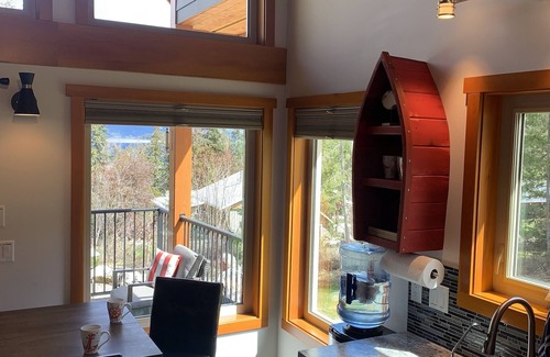 Sorrento Ski Chalet | Driftwood Chalet overlooking Shuswap Lake, perfect for couples! Golf on-site!