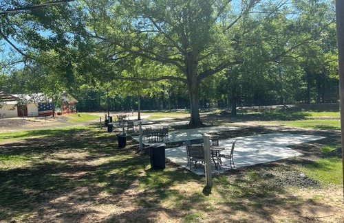 Zwolle Cabin | Driftwood Inn and Lodge by the lake. A super convenient locationn