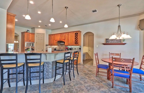 Driftwood House | Driftwood Manor - Upscale Hill Country property with Private Pool!