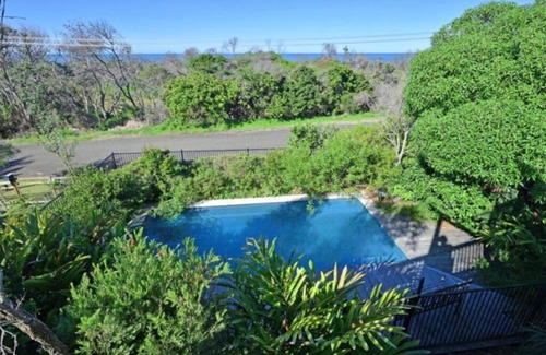 Wallabi Point House | Driftwood - ocean view beach house with pool