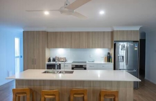 Point Lookout House | Driftwood on Home Beach Absolute Beachfront