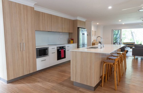 Point Lookout House | Driftwood on Home Beach Absolute Beachfront