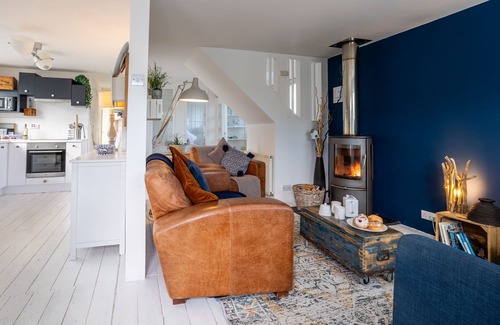 Rhosneigr Cottage | Driftwood: Pet-friendly seaside home for six in Rhosneigr