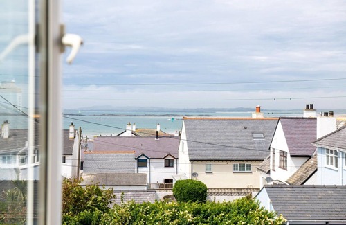 Rhosneigr Cottage | Driftwood: Pet-friendly seaside home for six in Rhosneigr