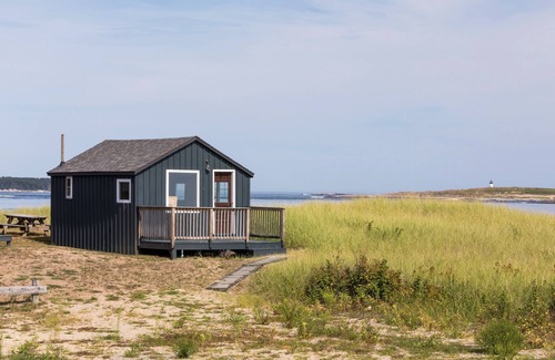 Phippsburg Apartment | Driftwood Studio Beachfront cottage right in the Dunes