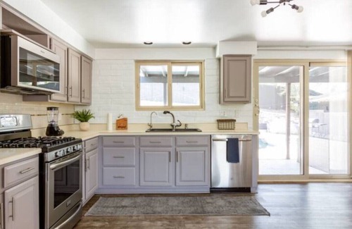 Bear Canyon Hills House | Driftwood Tucson Oasis | ScenicViews | KingBed