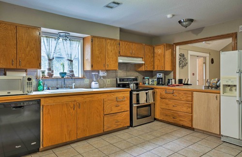Dripping Springs House | Dripping Springs Home w/Deck, Near Wedding Venue