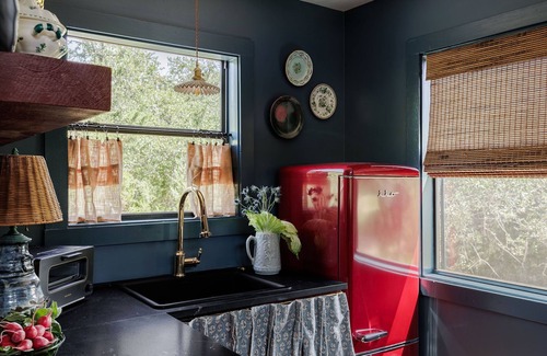 Hays County Condo | Dripping Springs Homestead - Painter's Studio in Nature
