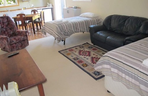 New Plymouth Apartment | Drive in on Devon St