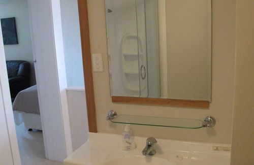 New Plymouth Apartment | Drive in on Devon St