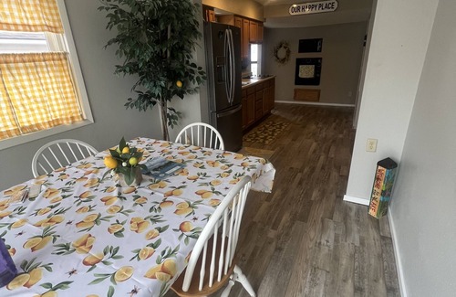 Clear Lake Cabin | Driveway for Boat Trailers. Walking Distance to Downtown, Beach, The Surf!