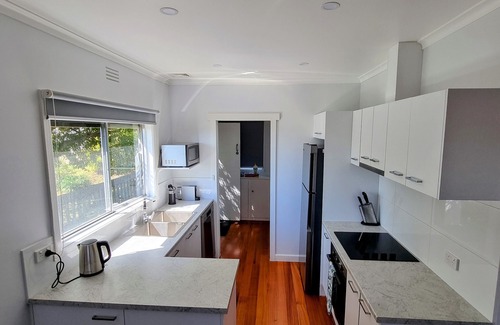 Dromana House | Dromana getaway with a view, air con and wi-fi.