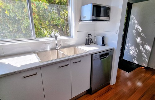 Dromana House | Dromana getaway with a view, air con and wi-fi.