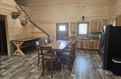 Amherst Cabin | Droptine Lodge