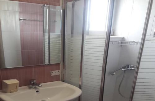 Mavrovouni Apartment | Drossia # 10 - One Bedroom Apartment, Sleeps 5