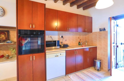 Droushia House | Droushia Corner House, Cyprus Stone House, 7 pax