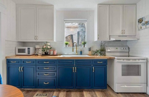 Drumheller House | Drum Cottage Summary: