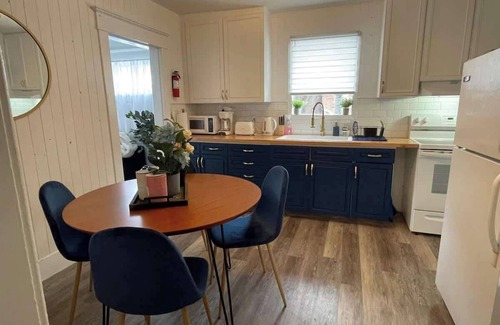 Drumheller House | Drum Cottage Summary: